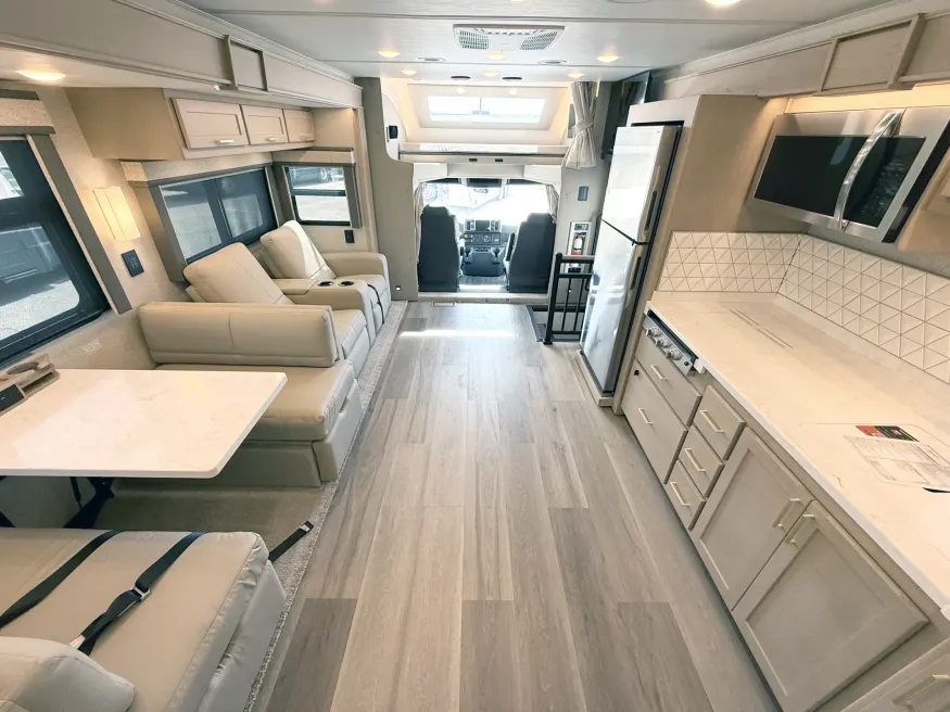 2026 Renegade Valencia 39RB | Photo 5 of 29