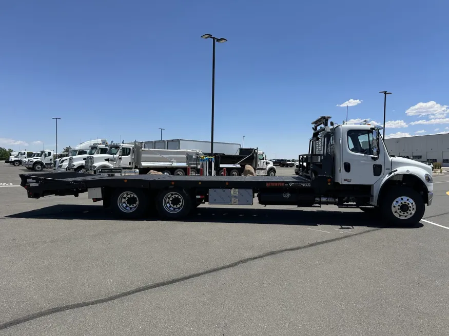 2026 Freightliner M2 106 | Photo 4 of 19