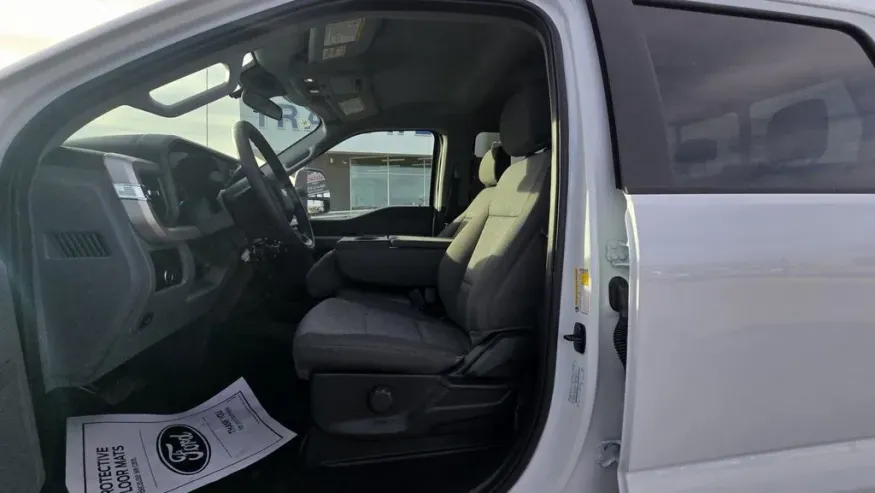 2026 Ford Super Duty F-250 | Photo 25 of 38