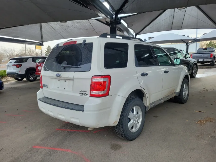 2009 Ford Escape XLT | Photo 2 of 4