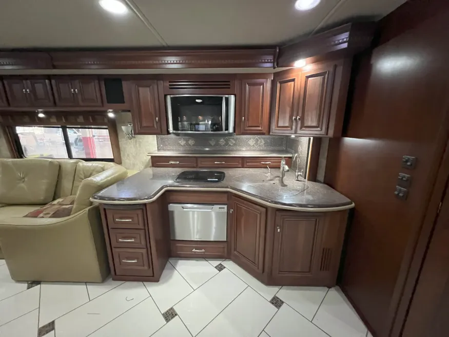 2012 Itasca Ellipse 42QD | Photo 8 of 17