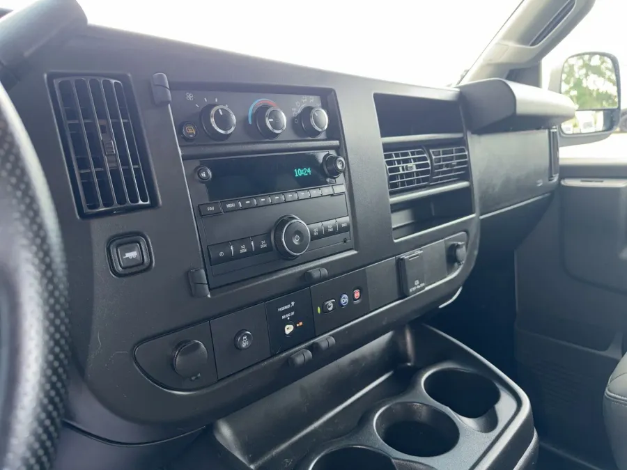 2021 Chevrolet Express 2500 Work Van | Photo 8 of 10