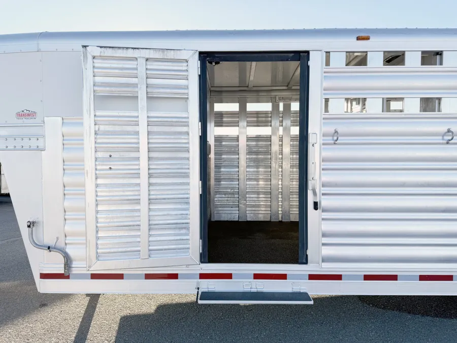 2020 Platinum Coach 5HGN | Photo 13 of 15