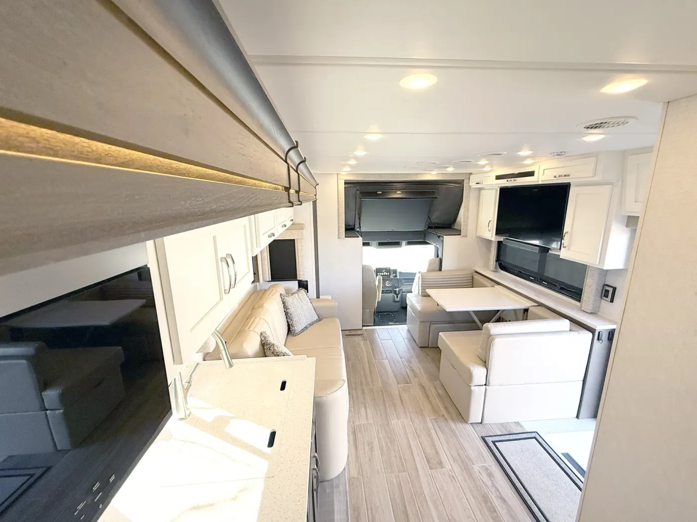 2026 Newmar Grand Star 3444 | Photo 3 of 17