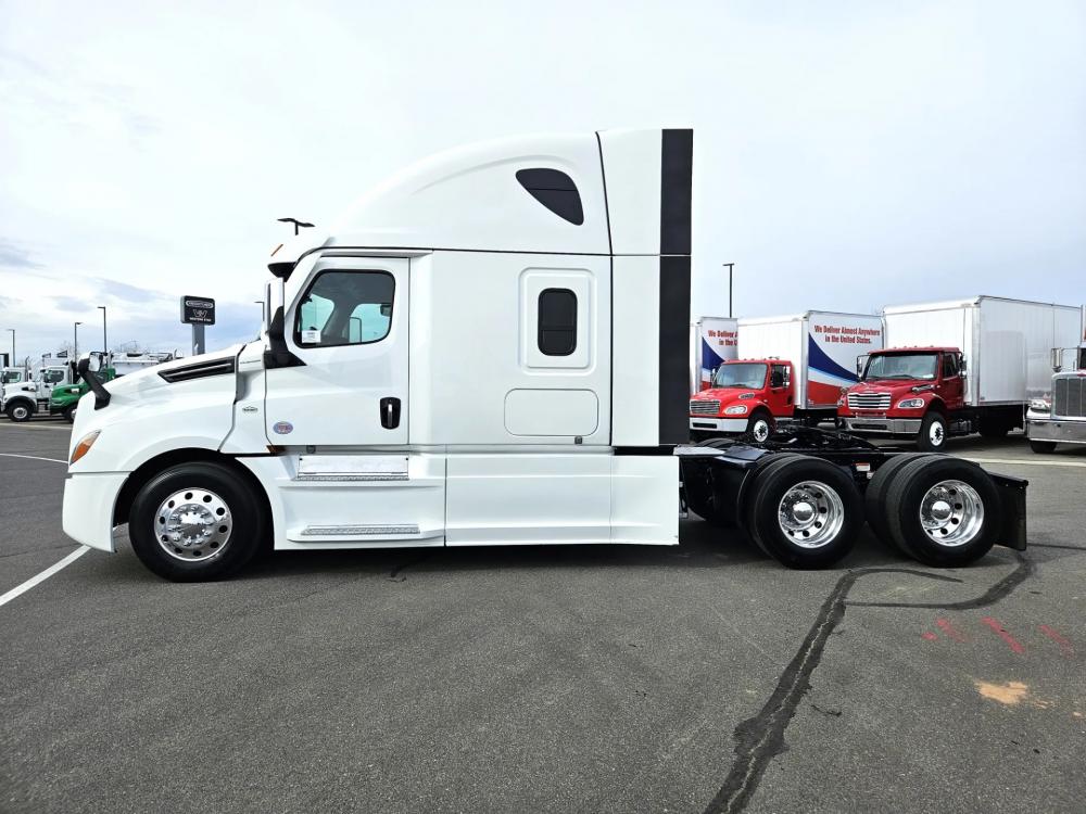 2023 Freightliner Cascadia 126 | Photo 6 of 22