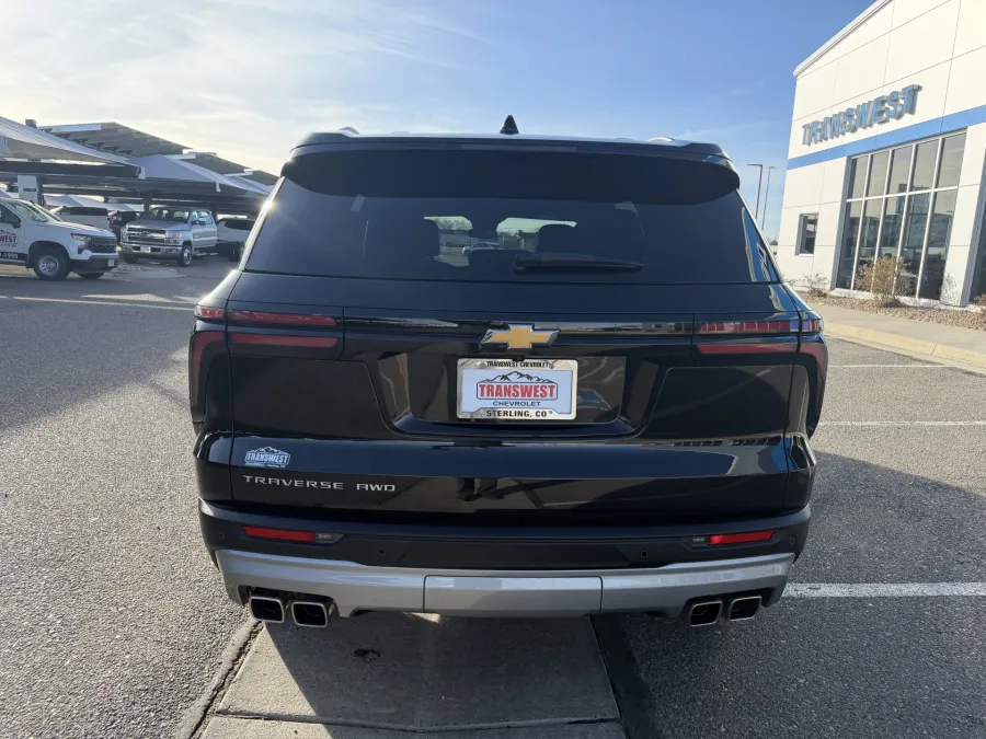 2025 Chevrolet Traverse AWD LT | Photo 3 of 22
