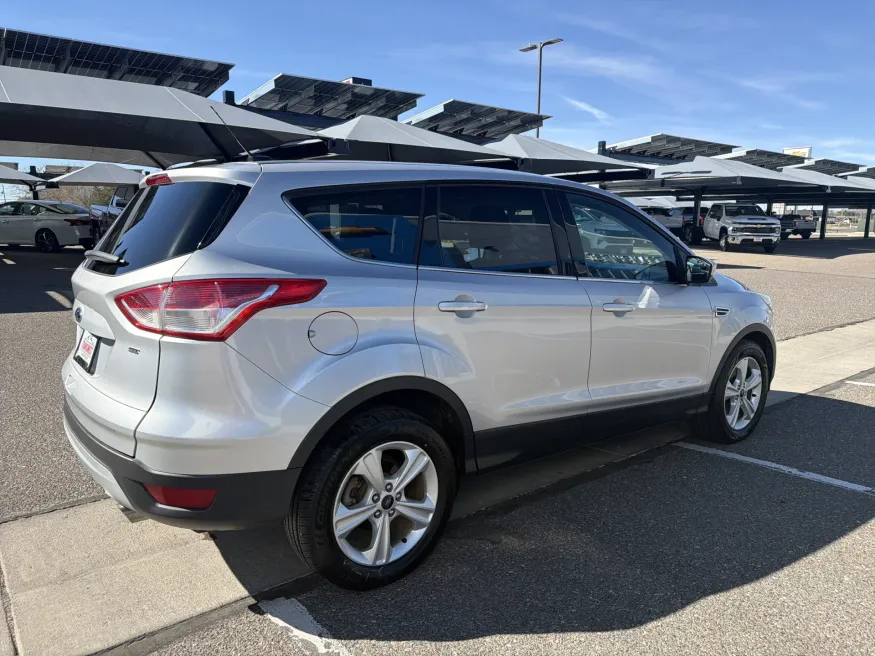 2015 Ford Escape SE | Photo 4 of 19