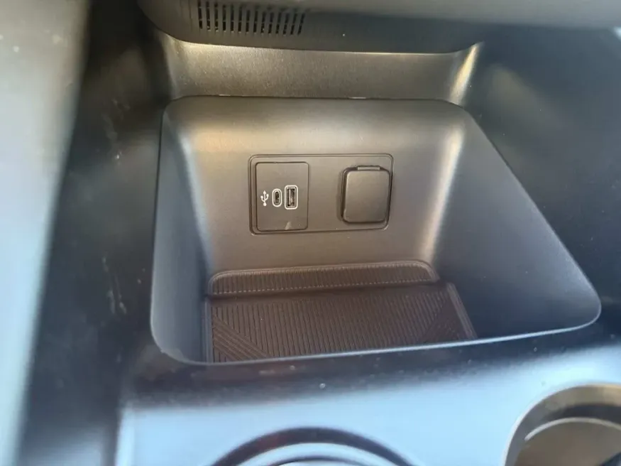 2026 Ford Explorer | Photo 24 of 32