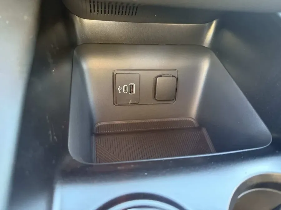 2026 Ford Explorer | Photo 24 of 32