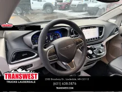 2024 Chrysler Pacifica Touring L | Thumbnail Photo 9 of 24