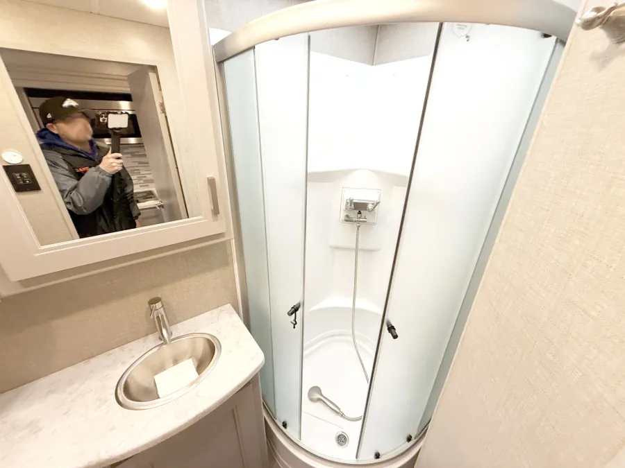 2023 Thor Magnitude SV34 | Photo 13 of 26