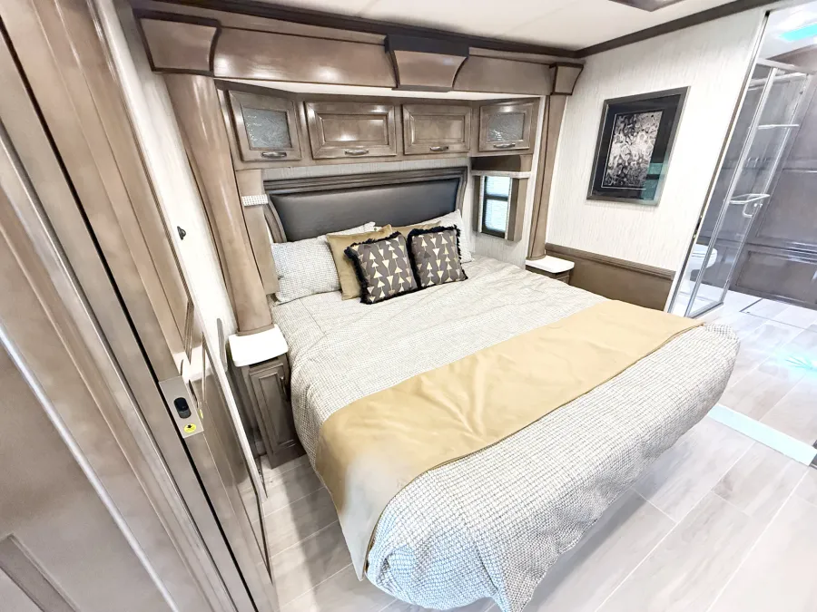 2026 Newmar Dutch Star 4369 | Photo 14 of 34