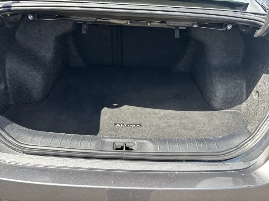 2023 Nissan Altima 2.5 SV | Photo 8 of 19