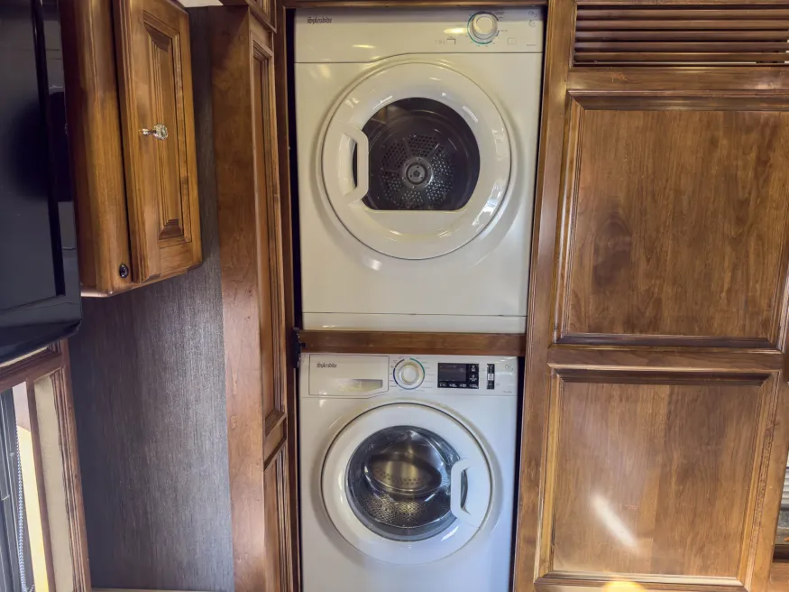 2013 Tiffin Phaeton 36QSH | Photo 27 of 39