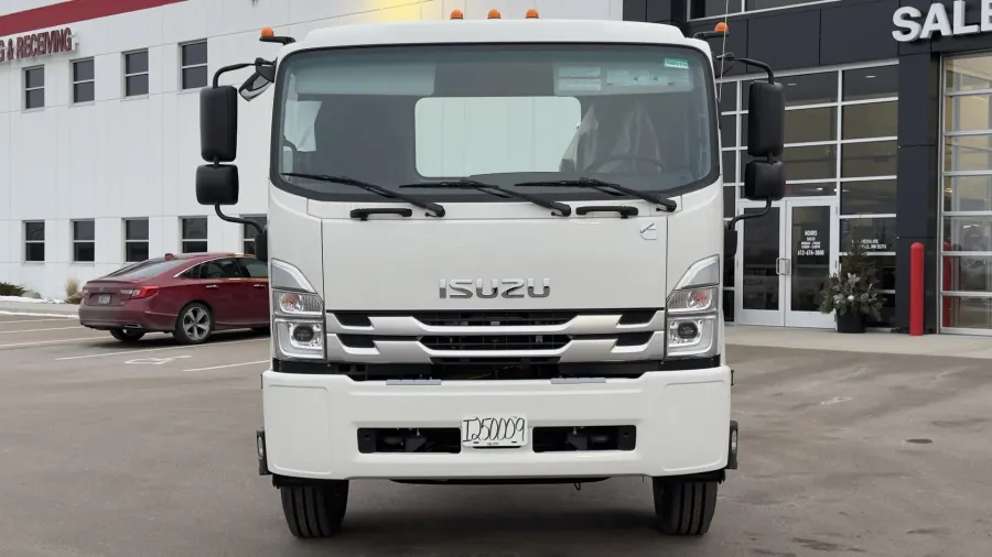 2025 Isuzu FVR | Photo 2 of 17