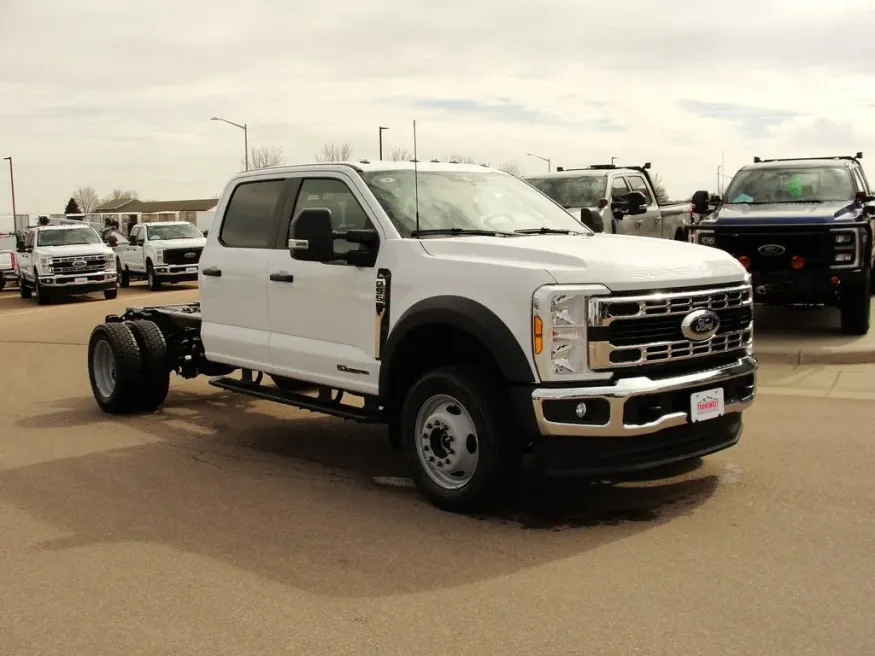 2026 Ford Super Duty F-550 | Photo 6 of 13