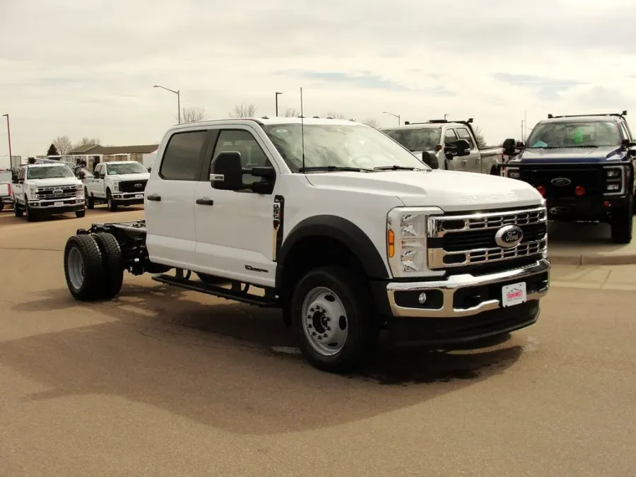 2026 Ford Super Duty F-550 | Photo 6 of 13