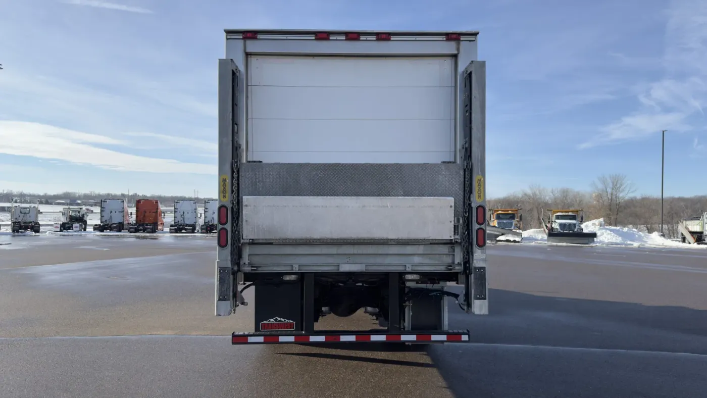 2019 Freightliner M2 106 | Photo 5 of 15