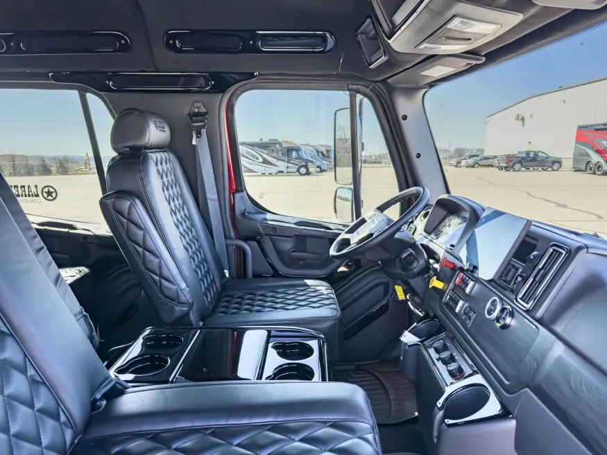 2024 Freightliner M2 106 Laredo | Photo 12 of 25