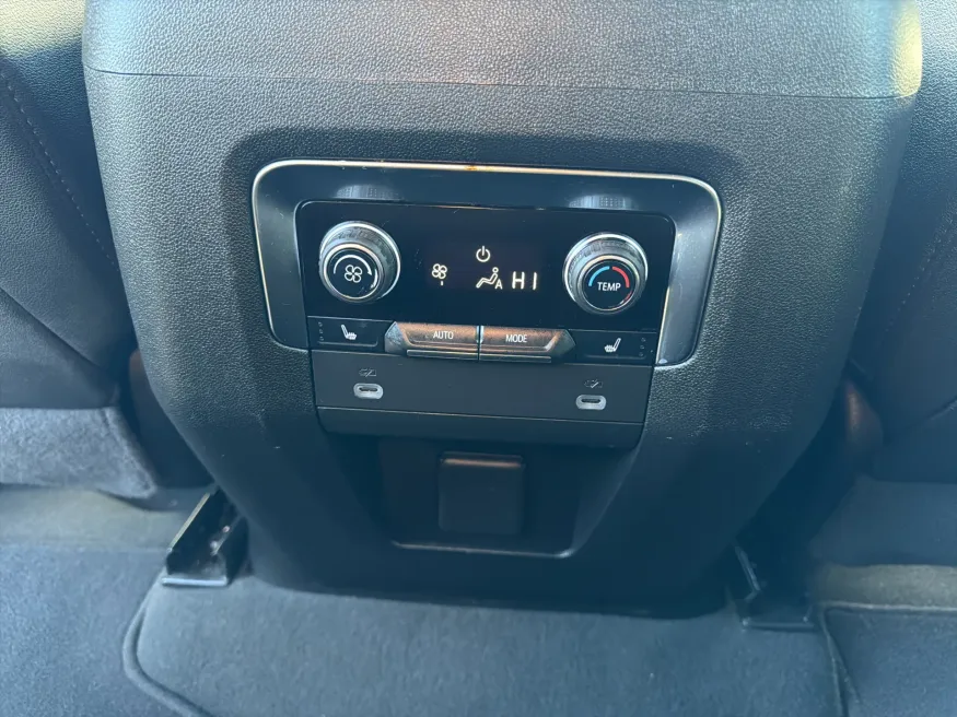 2024 Chevrolet Suburban Premier | Photo 13 of 23