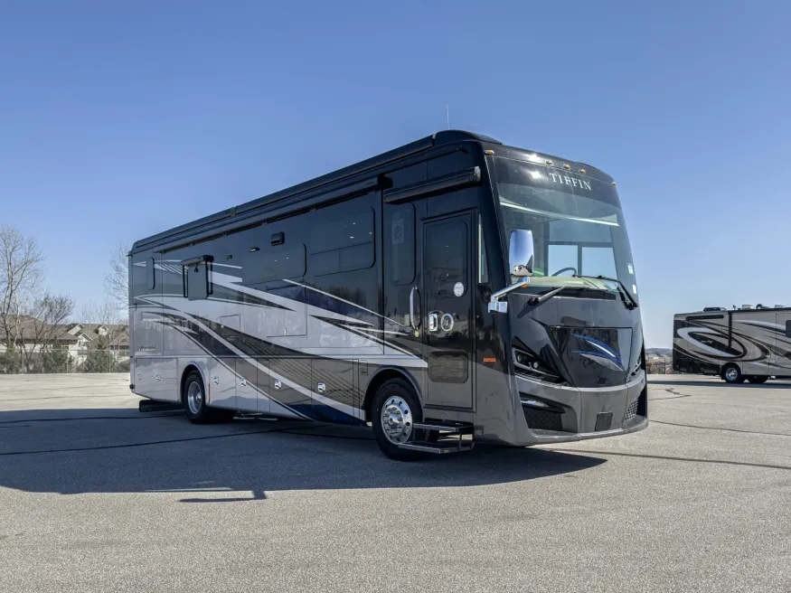 2026 Tiffin Phaeton 37 BH | Photo 7 of 43