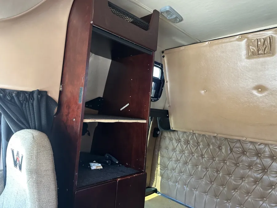 2022 Western Star 5700XE | Photo 13 of 22