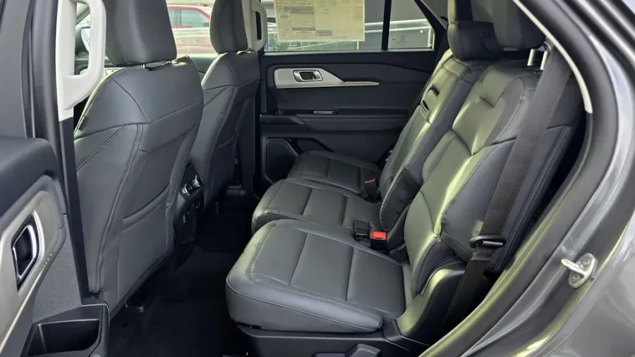 2026 Ford Explorer | Photo 28 of 31