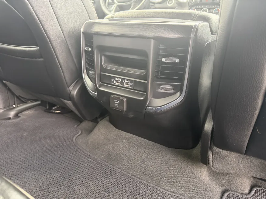 2024 RAM 1500 Laramie | Photo 9 of 18