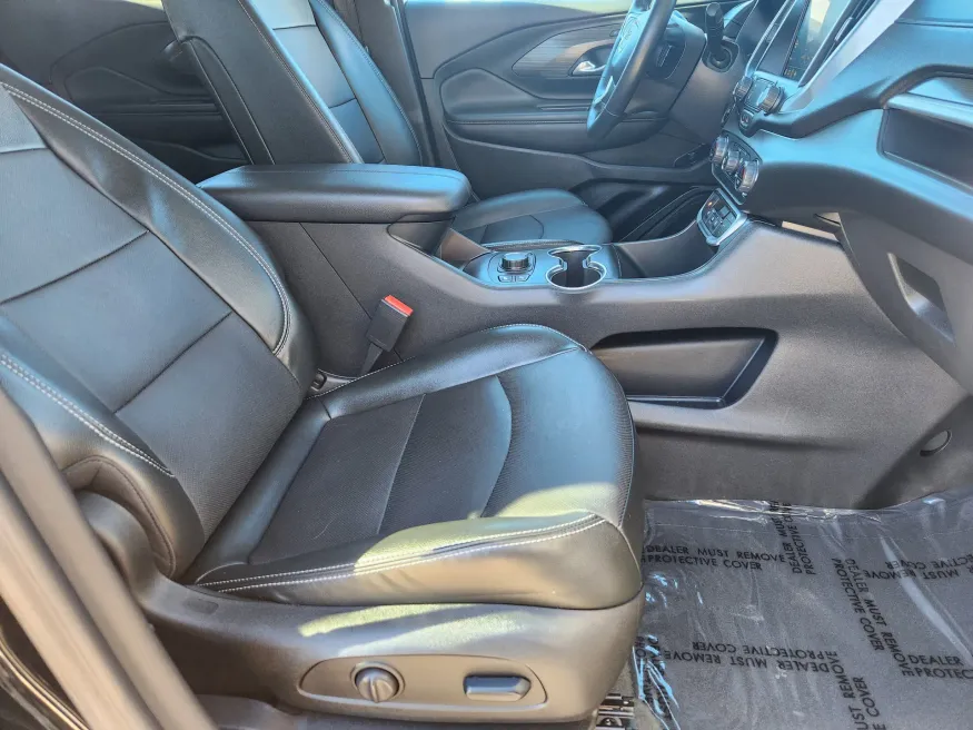 2024 GMC Terrain SLT | Photo 17 of 28