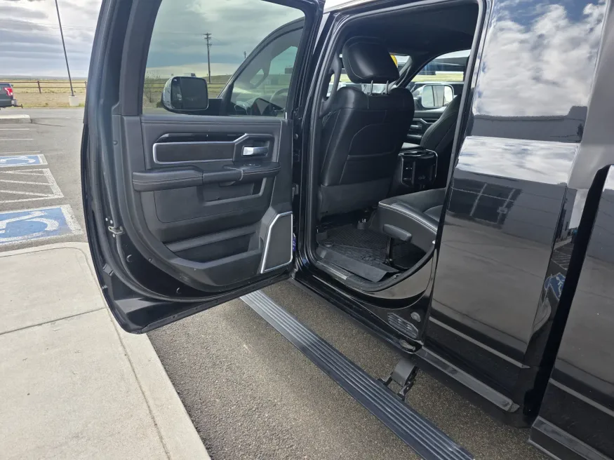2022 RAM 2500 Laramie | Photo 11 of 27