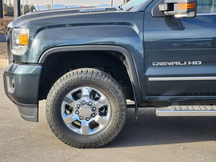 2018 GMC Sierra 3500HD Denali | Photo 4 of 21
