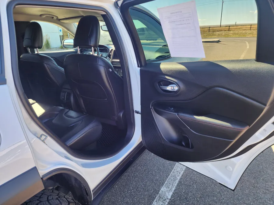 2021 Jeep Cherokee Trailhawk | Photo 13 of 26