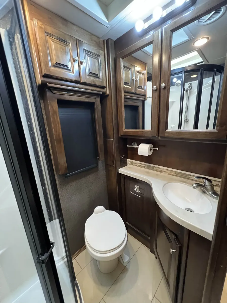 2016 Tiffin Allegro Red 33AA | Photo 15 of 20