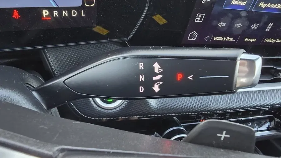 2025 Chevrolet Equinox | Photo 19 of 30