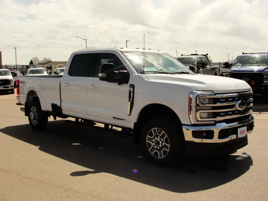 2026 Ford Super Duty F-350 | Photo 6 of 13