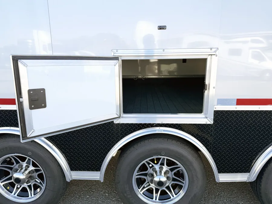 2025 Logan Coach Ultimate Sports Hauler | Photo 32 of 33