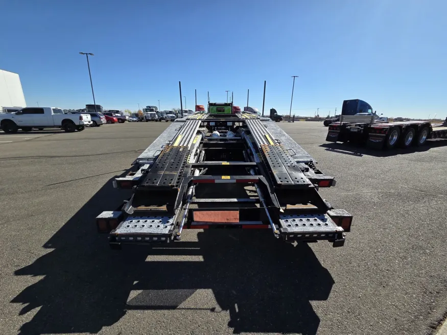 2022 Peterbilt 389 | Photo 13 of 40