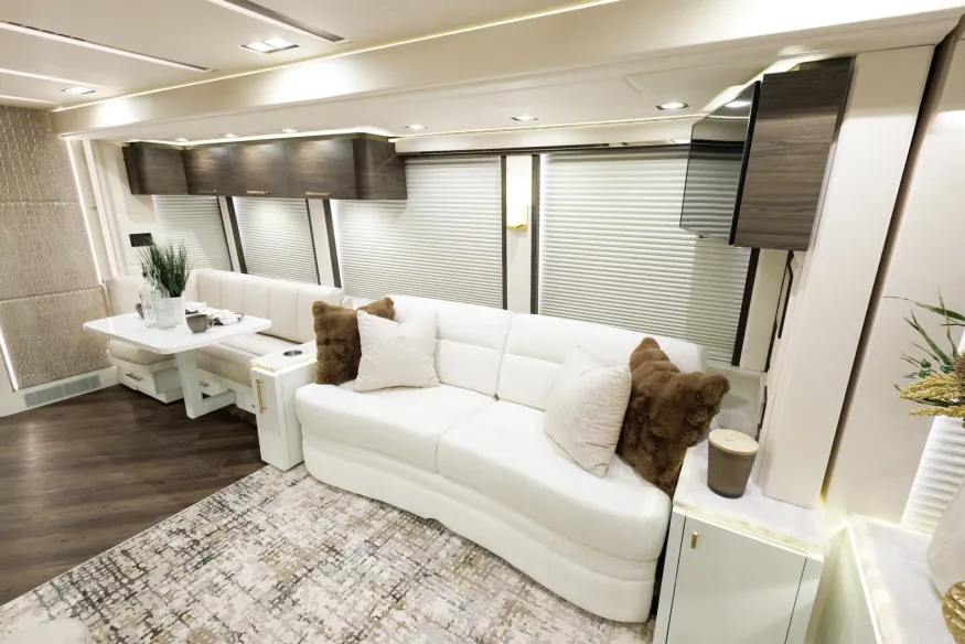 2026 Emerald Prevost H3-45 Triple Slide | Photo 9 of 29