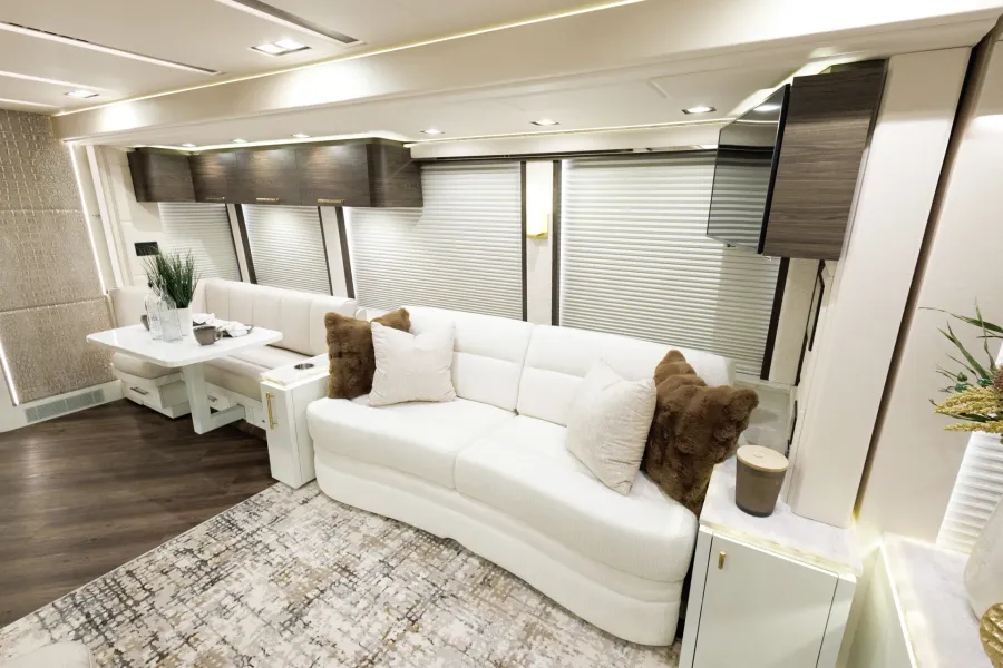 2026 Emerald Prevost H3-45 Triple Slide | Photo 9 of 29