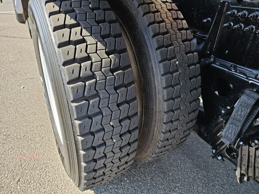 2024 Peterbilt 567 | Photo 16 of 19