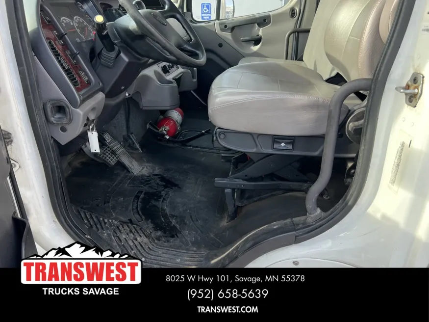 2020 Freightliner M2 106 | Photo 3 of 11