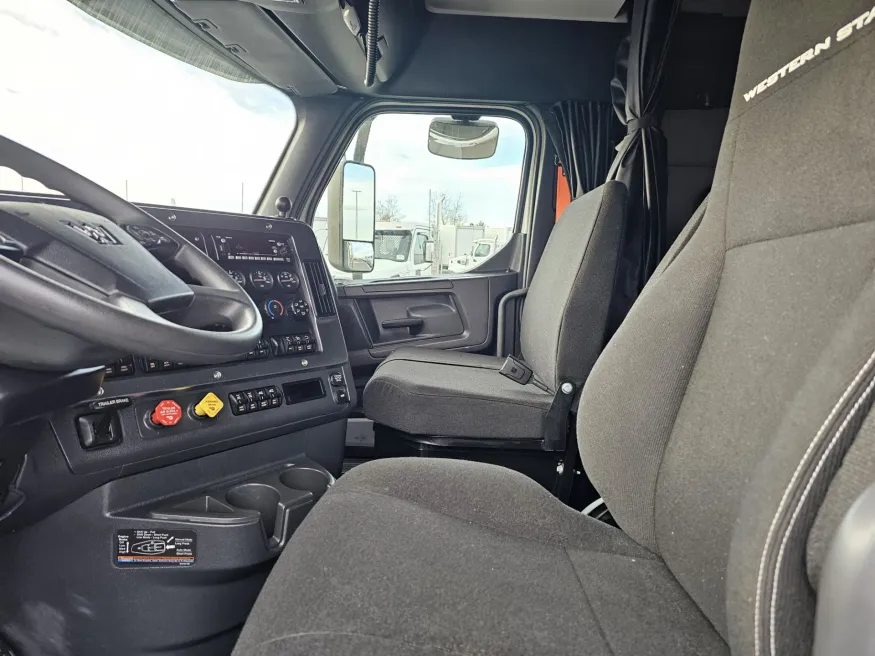 2025 Western Star 47X | Photo 11 of 22