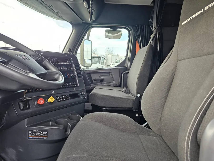 2025 Western Star 47X | Photo 11 of 22