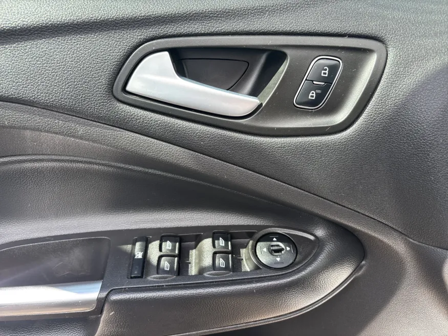 2018 Ford Escape SEL | Photo 11 of 18