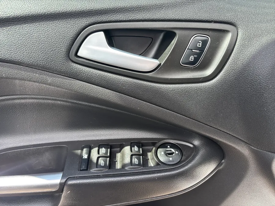 2018 Ford Escape SEL | Photo 11 of 18