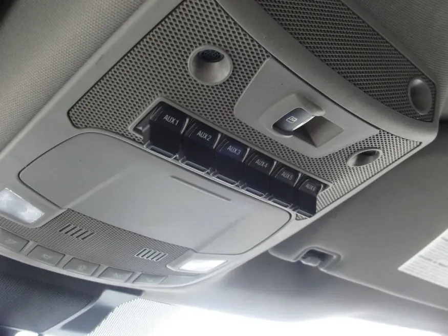 2020 Ford Super Duty F-350 Lariat | Photo 18 of 19