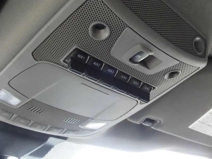 2020 Ford Super Duty F-350 Lariat | Photo 18 of 19