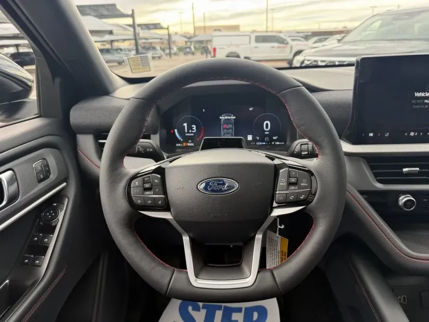 2026 Ford Explorer | Photo 15 of 29