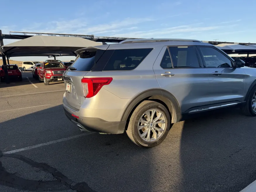 2024 Ford Explorer Limited | Photo 5 of 16