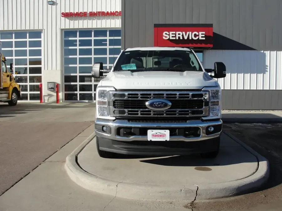 2026 Ford Super Duty F-350 XLT | Photo 7 of 12